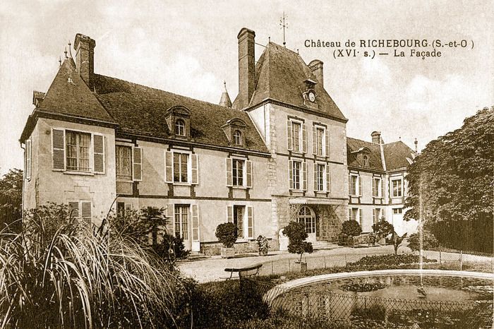 Visite guidée de l'extérieur du château et de la motte castrale de Richebourg