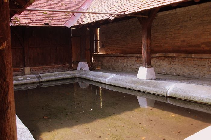 Visite du lavoir de Thury
