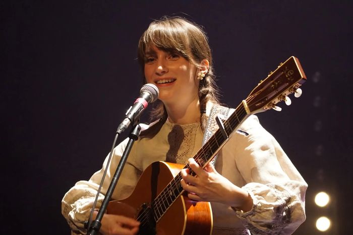 Concert folk dans un salon à Saint-Max