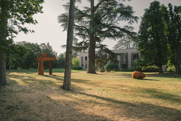Découverte de l'œuvre mémorielle de Roland Cognet, sculpteur