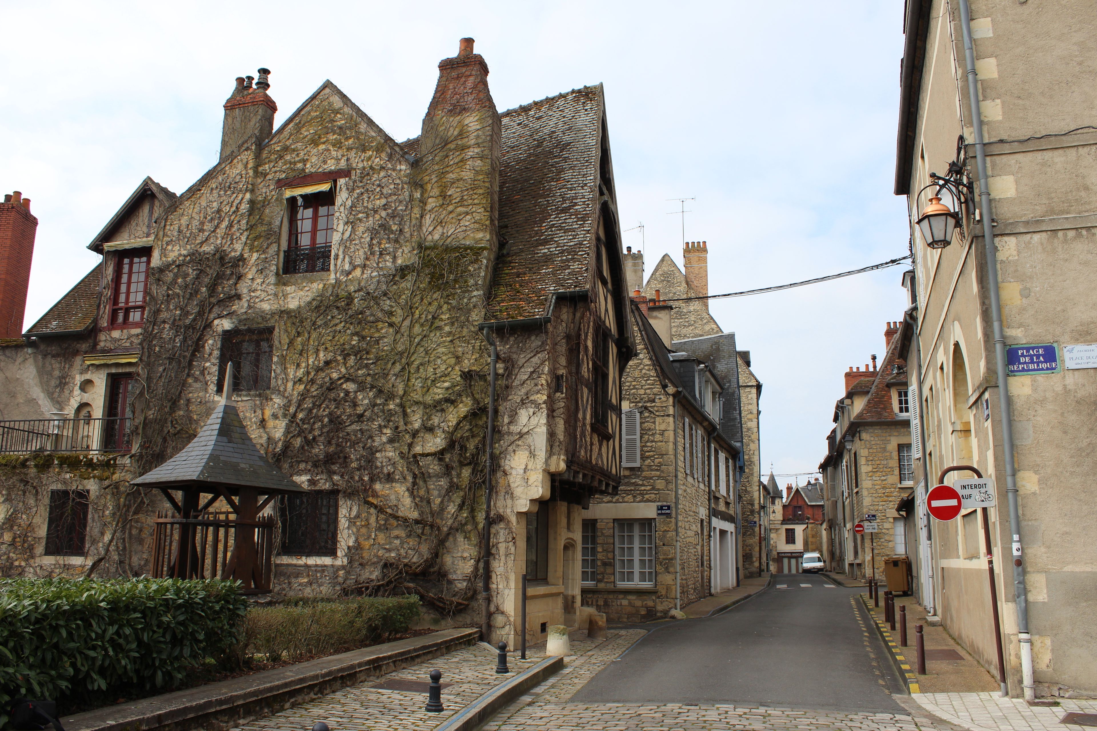 Rallye patrimoine: Nevers et Cluny, balade au Moyen-Âge