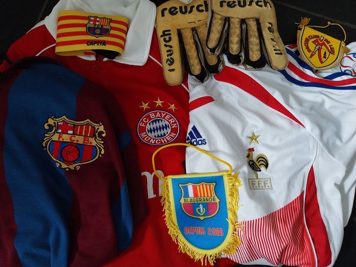 Venez vendre, acheter, échanger vos objets liés au sport: maillots, écharpes, fanions, billets, journaux, pin's, Images Panini, trophées, médailles...