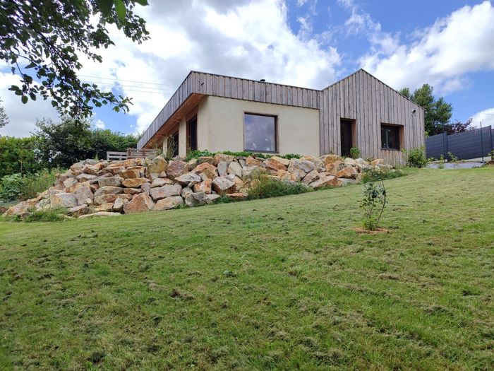 Visite d’une maison en ossature bois-paille de 130m² en Mayenne