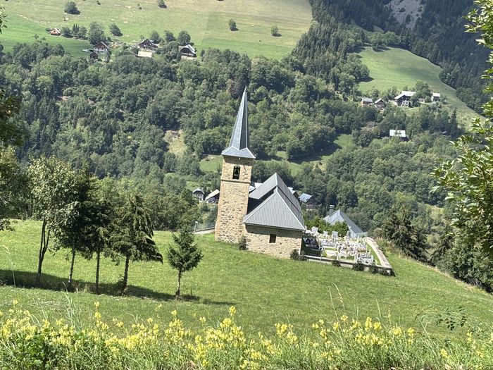 Voyage dans le temps à l'église Saint-Nicolas d'Albiez-Montrond