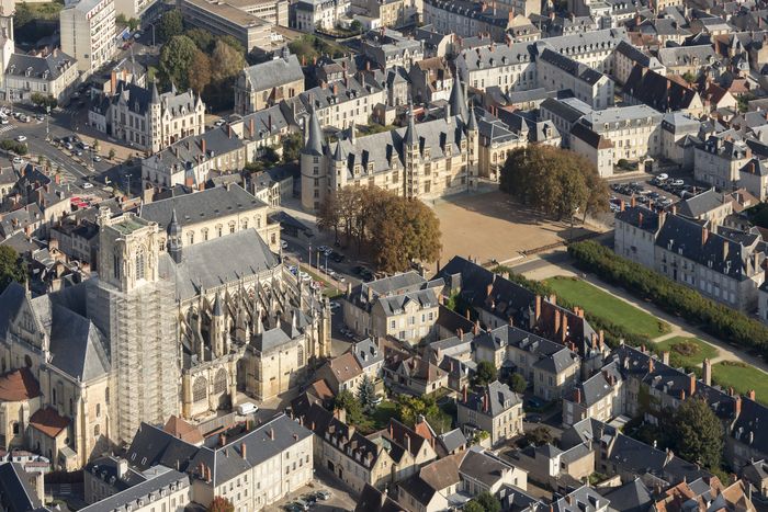 A la découverte de la Ville Haute : entre palais et cathédrale