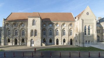 Levez les yeux ! Visite guidée : du palais ducal à l'Artothèque
