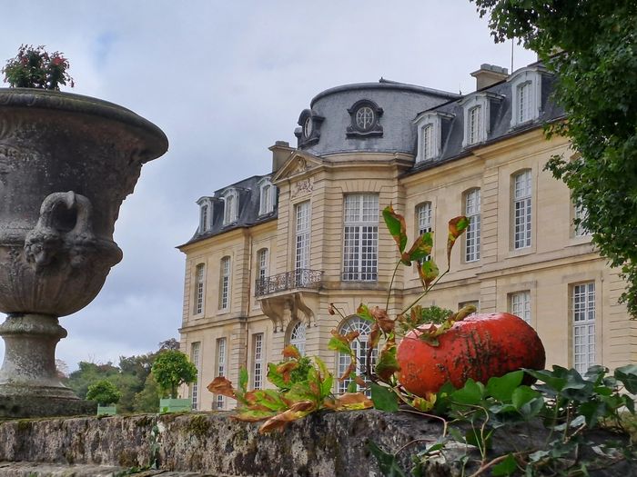 Découvrez en famille comment accueillir un chef d'Etat au château dans une nouvelle visite ludique ! Visites contées et ateliers seront aussi au programme ainsi que la fameuse Journée qui fait peur...