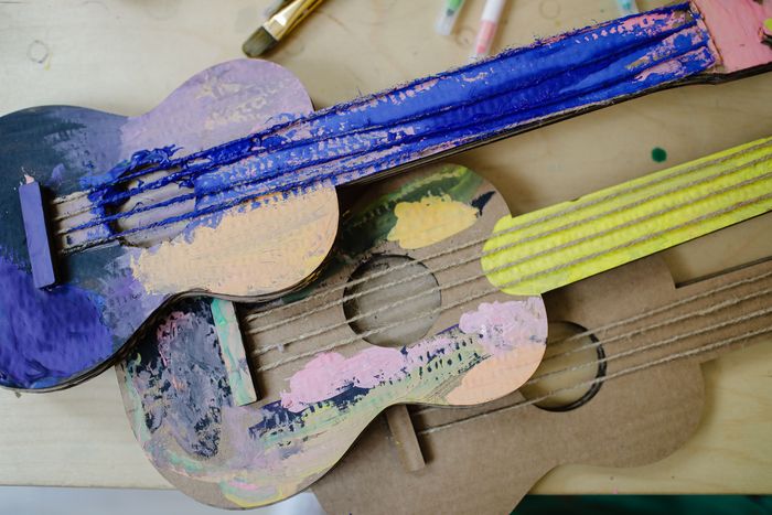 Bidouillez, branchez, jouez ! Avec Makey Makey, inventez des instruments étonnants et explorez la musique autrement. De 8 à 12 ans.