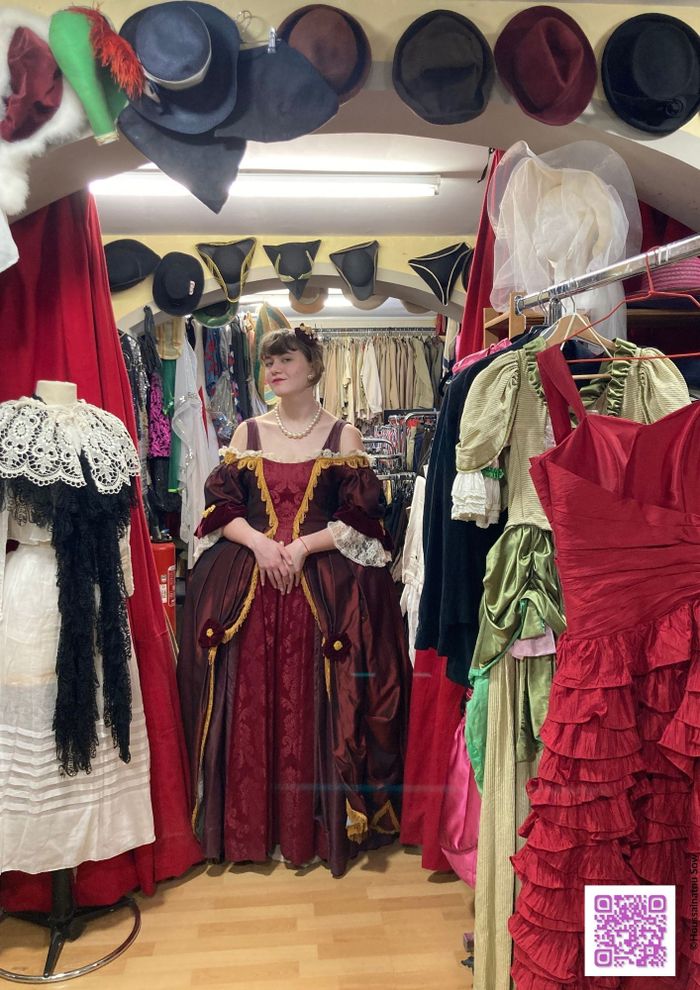 Guided tour of the Costumotek and its stock of more than 15,000 costumes and accessories