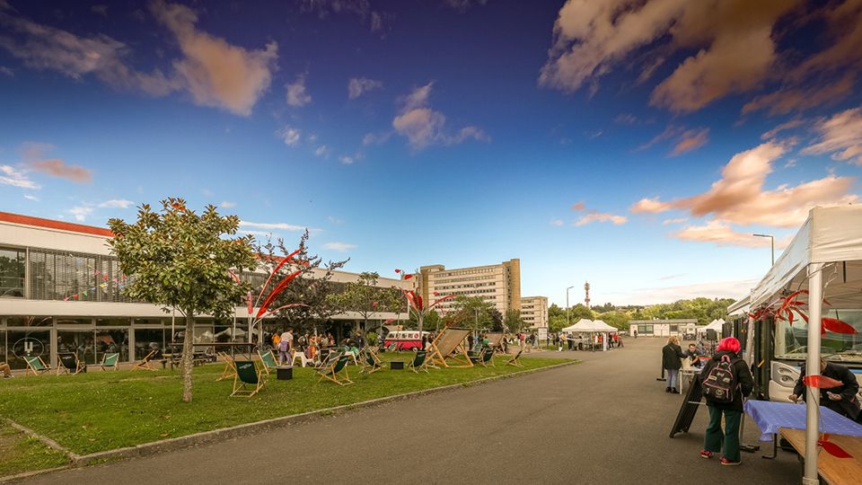 Un temps d’accueil informatif et festif pour souhaiter la bienvenue aux nouveaux étudiantes et étudiants et leur faire découvrir leur campus.