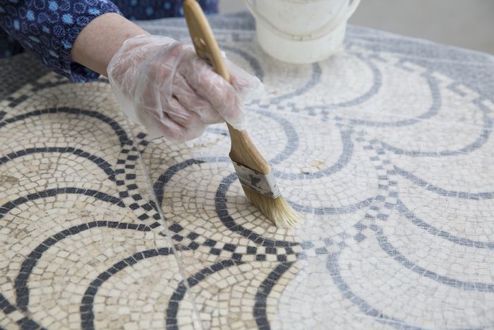 Visites exceptionnelles de l’atelier de restauration de mosaïques et d’enduits peints par l’équipe des restaurateurs.