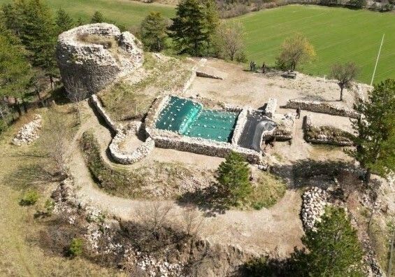 visite du chantier de sauvegarde du château des Flotte