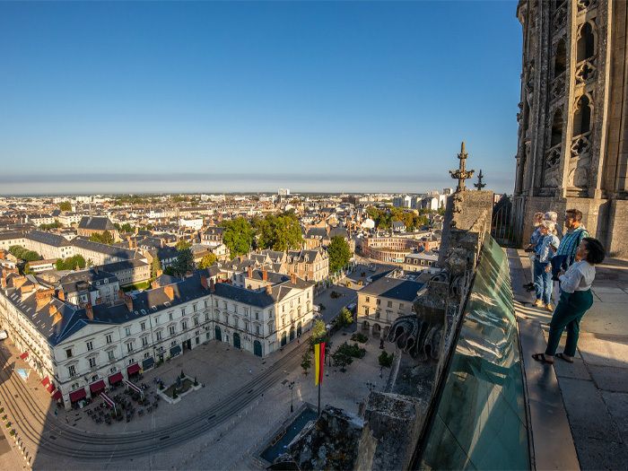 Orléans de haut en bas (visite en anglais)