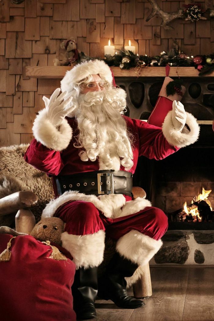 Plongez dans la féerie des fêtes au cœur de notre **village de Noël** ! Un moment magique à partager en famille, entre émerveillement, rires et esprit de Noël.