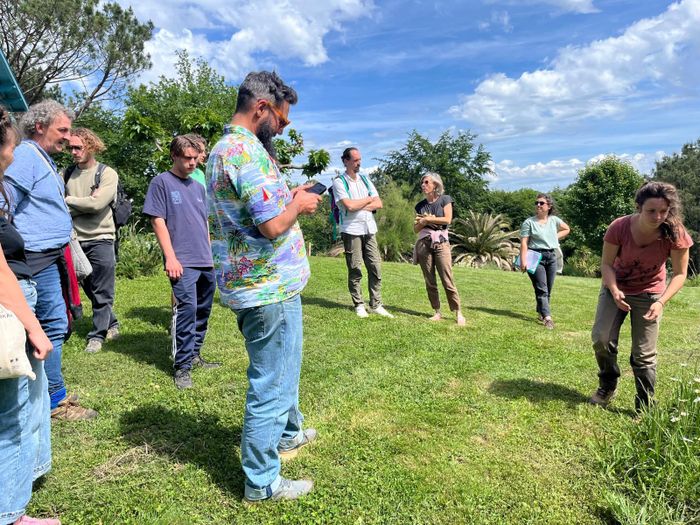 Venez rencontrer l'équipe pédagogique, les intervenants et les anciens stagiaires de la formation LurrEko au parc d'Izadia à Anglet, un site exemplaire de la transition à l'œuvre sur notre territoire.