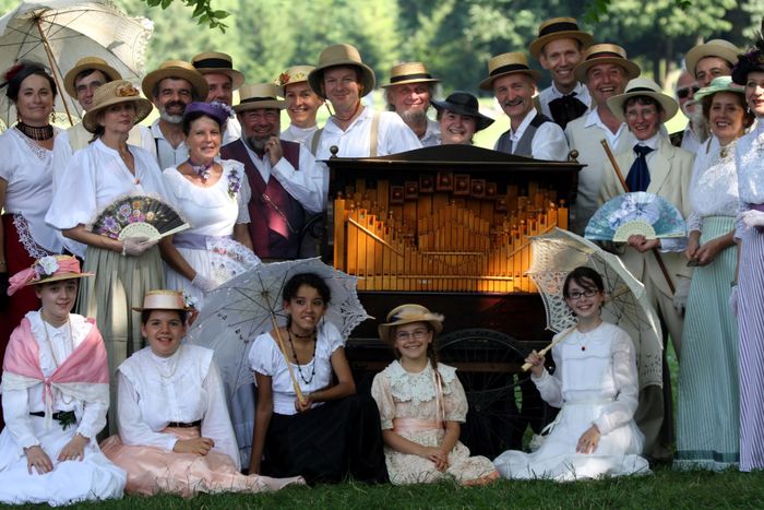 Secrets de bal : danses, us et coutumes du XIXe siècle