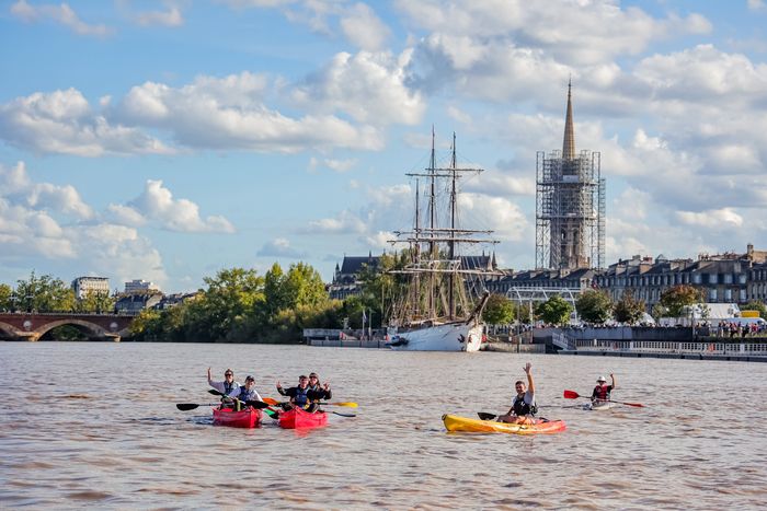 Embarquez pour la parade nautique – Canoës disponibles !