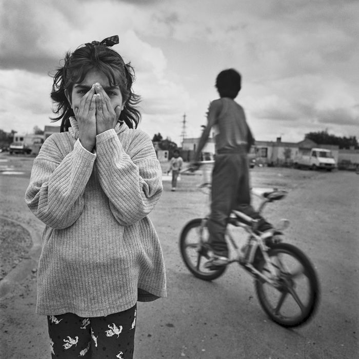 Du Village andalou au quartier Bacalan, des enfants et un photographe