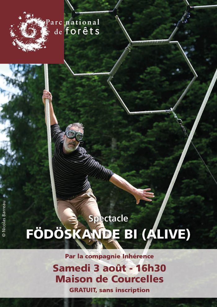 Spectacle Födösökande Bi (Alive) par la Cie Inhérence