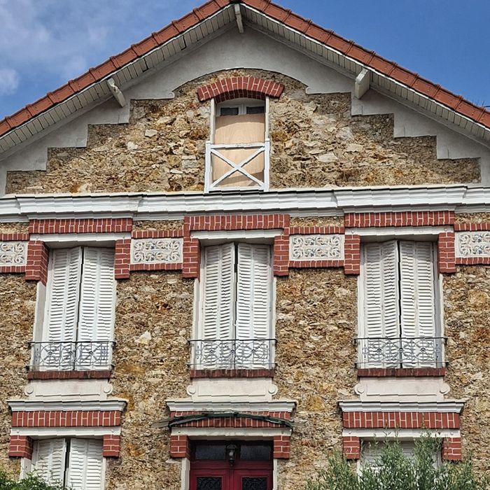 Le bâti ancien nécessite des techniques adaptées pour allier performance énergétique, pérennité et préservation patrimoniale .