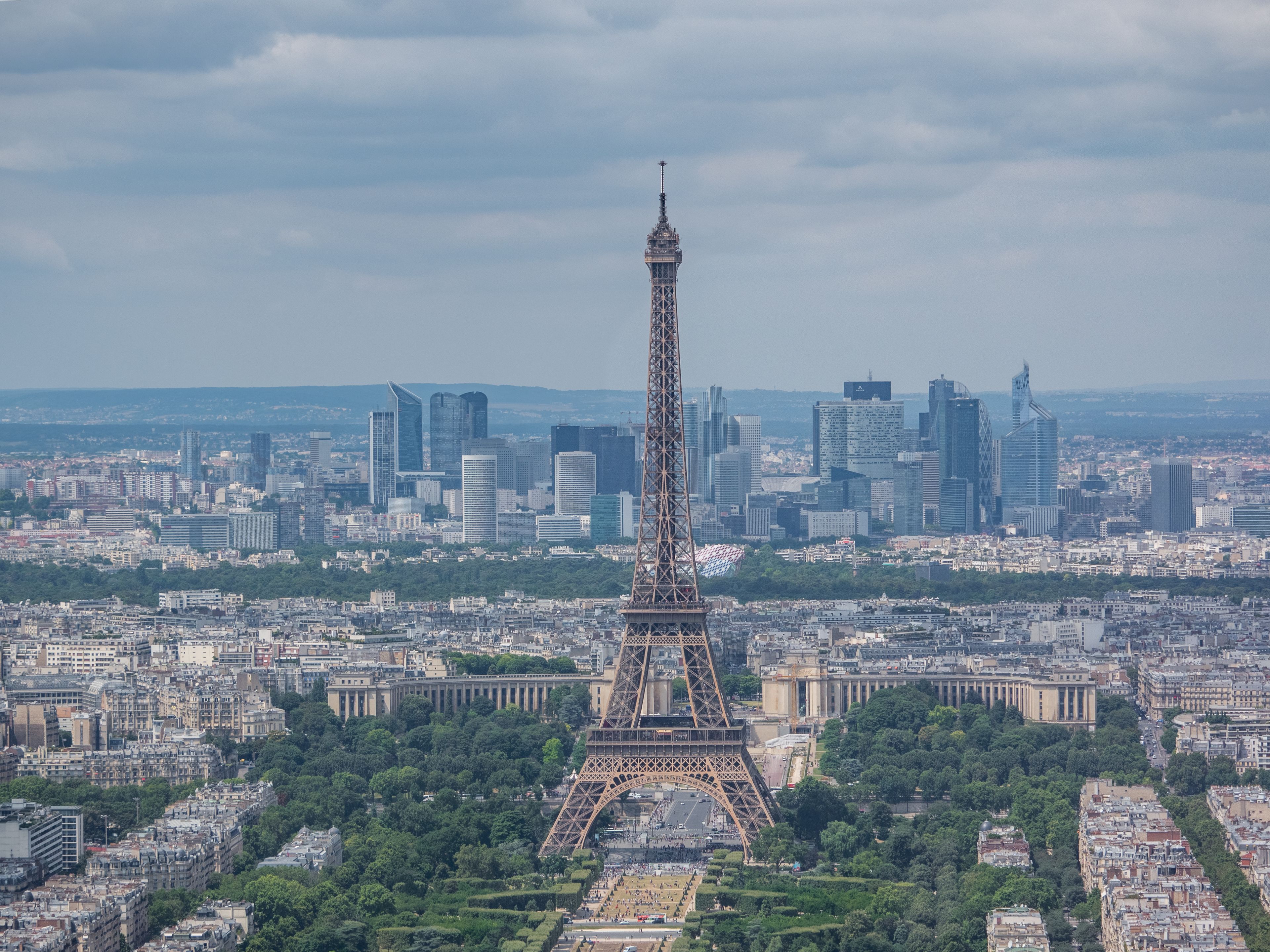 Levez les yeux à la tour Eiffel