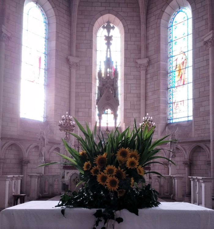 Visite d'une église néo-gothique et du parc du grand château environnant