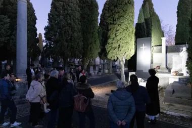 Ronde de nuit : portraits de femmes du Cimetière Vieux