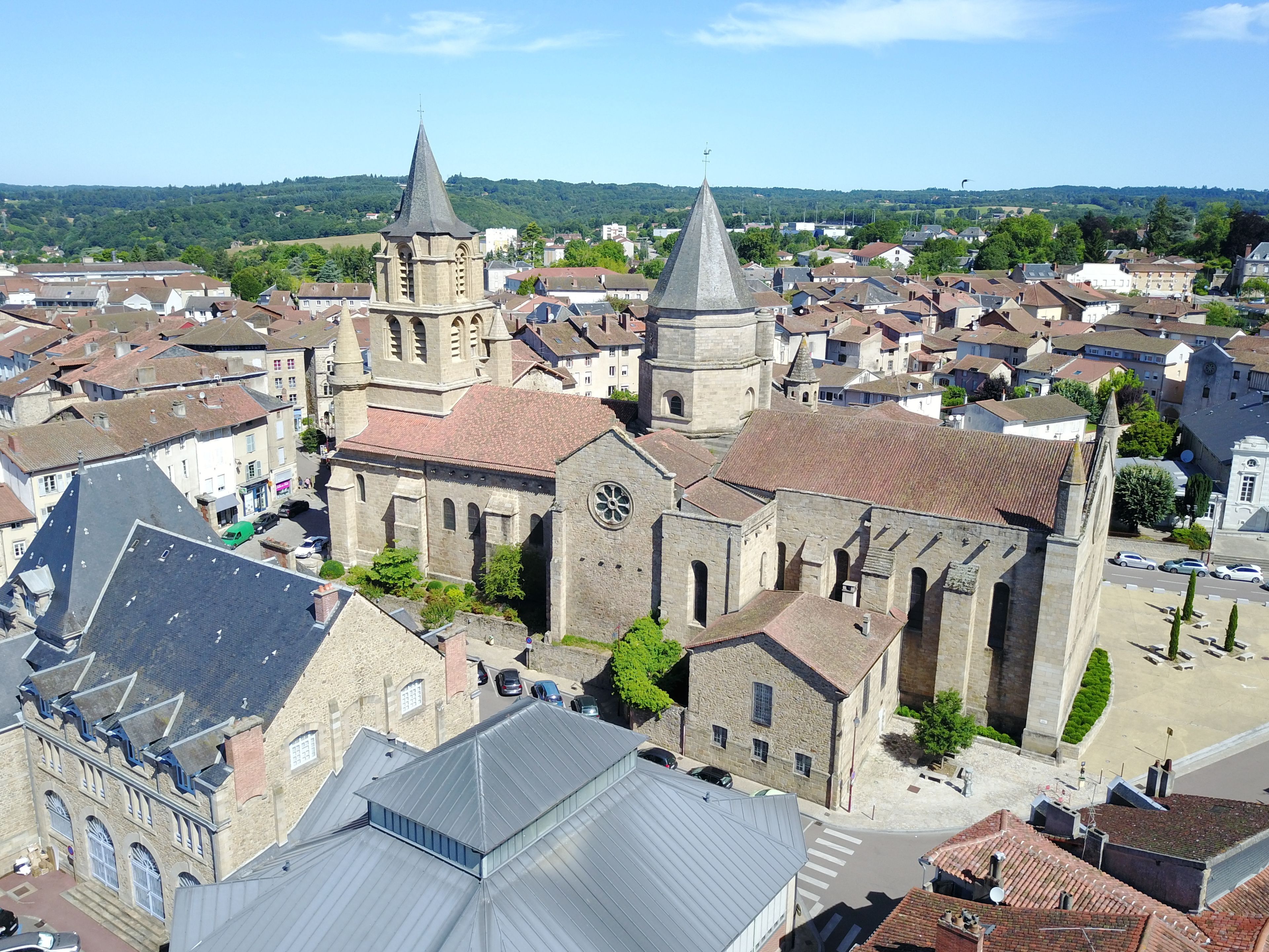 Patrimoine en péril : la collégiale de Saint-Junien se dévoile
