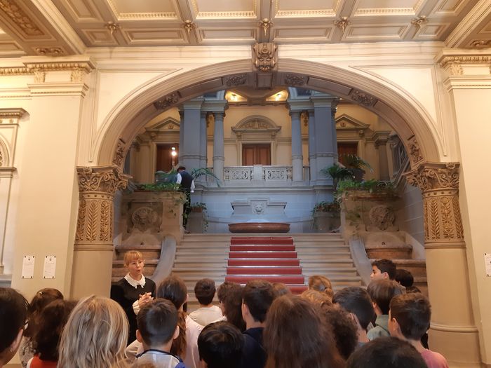 Levez les yeux ! Visites théâtralisées du palais du Rhin pour le public scolaire