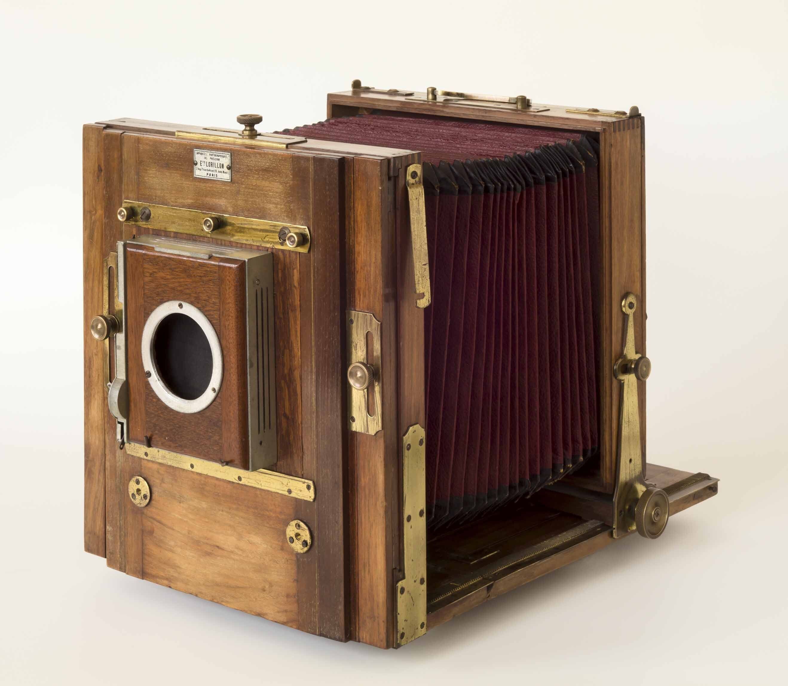 Atelier "Clic-clac photo ! Du téléphone portable à la chambre photographique : voyage dans le temps"