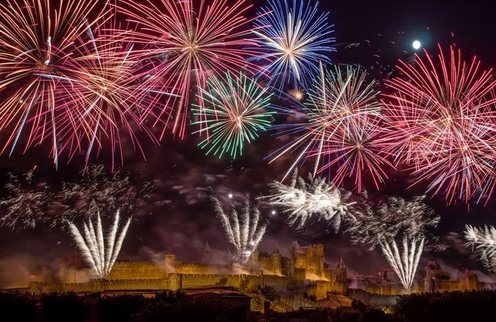 Feu d'artifice et embrasement de la cité du 14 juillet