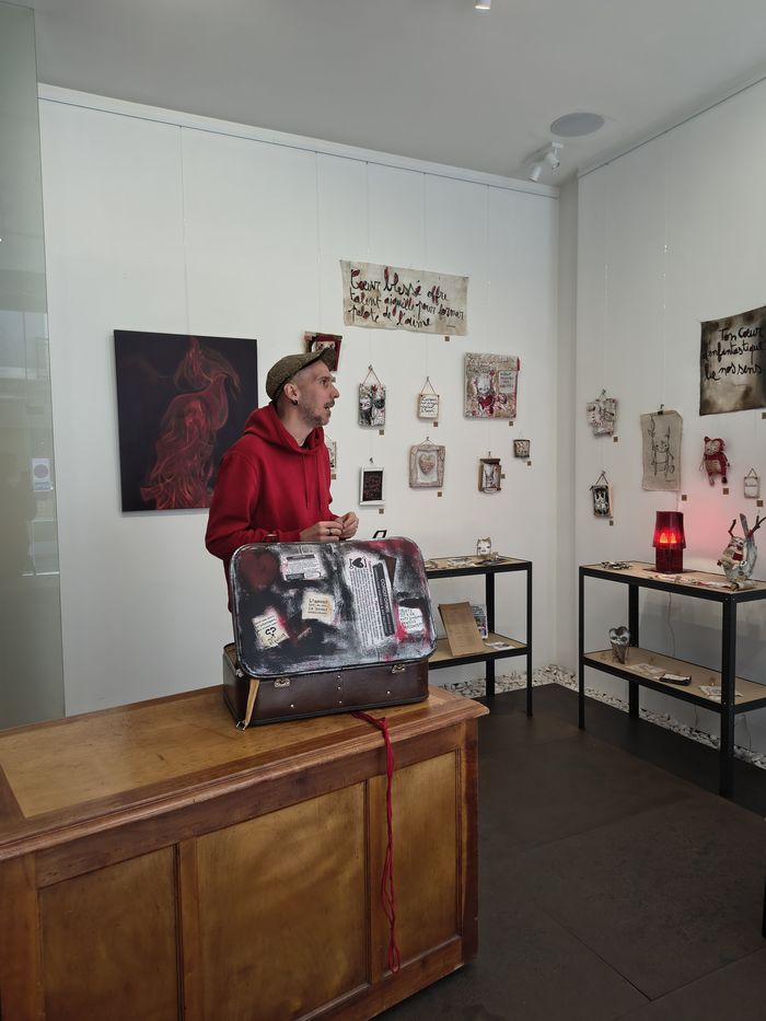 Visite du Cabinet de Cœuriosités par l'Artiste Poète Cordiforme