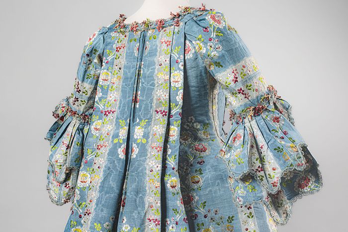Mon précieux…La robe à la française, XVIIIe siècle