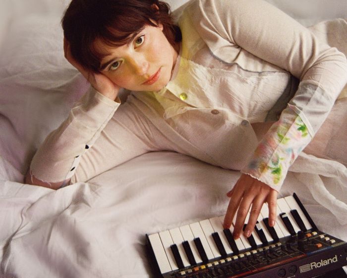 Pi Ja Ma présente Magnetofille, album pop poétique et sincère sur les émotions du quotidien. Concert chaleureux mêlant pop indé, électro et folk, dans un univers artisanal et foisonnant.