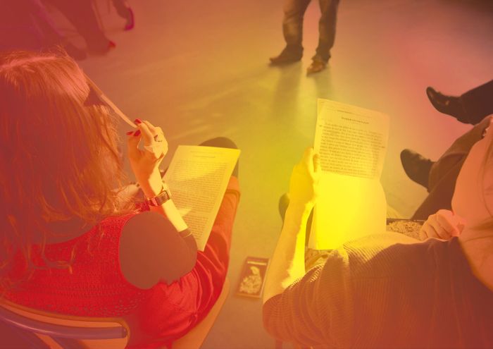 Les Livreurs vous proposent 12 séances de formation de lecture à voix haute les lundis du 05 octobre 2026 au 18 janvier 2027, de 19h à 21h30 (hors vacances scolaires).