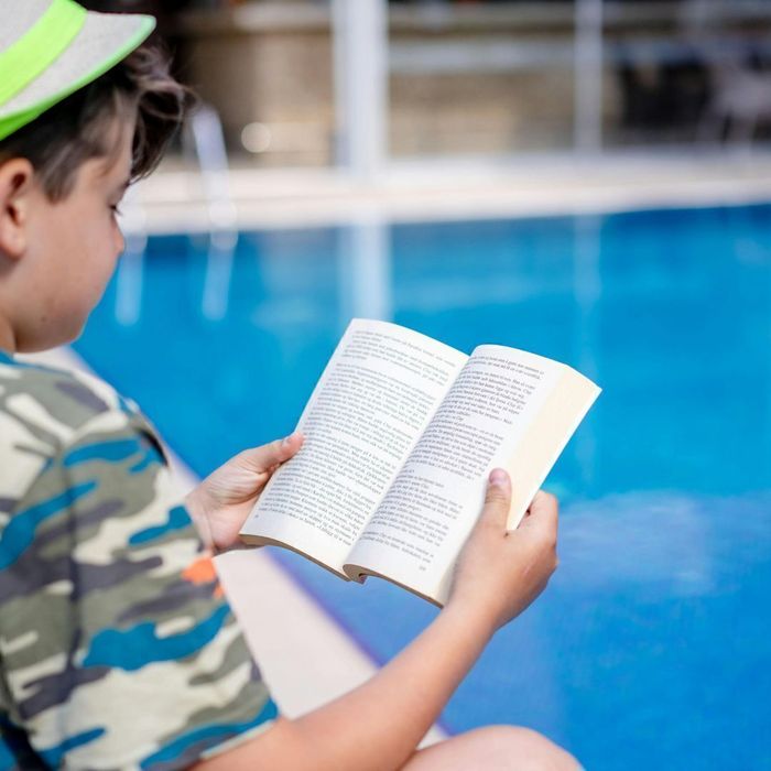 Lectures d'albums à la piscine du Grand Parc