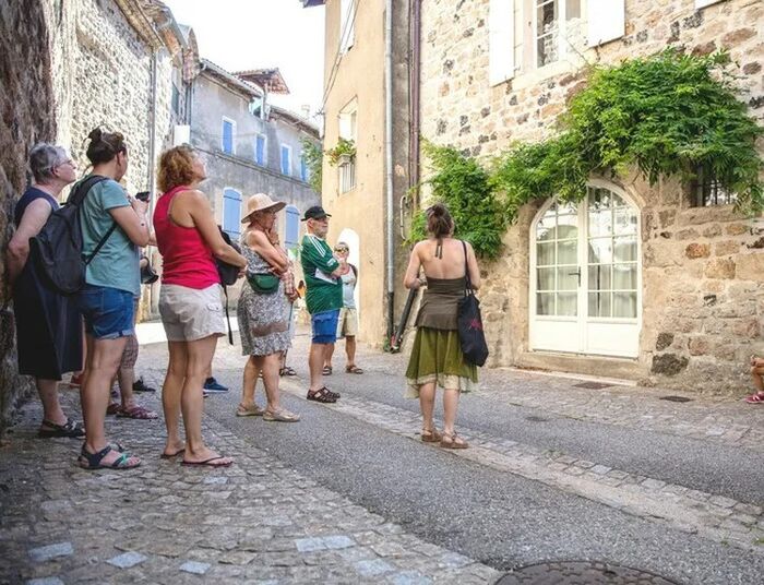 Guided tour of the character village of Thueyts