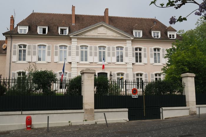 Visite de la Résidence de Monsieur le Sous-Préfet
