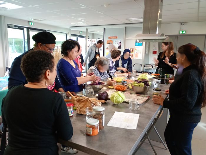 Atelier cuisine au centre social à Bagatelle
