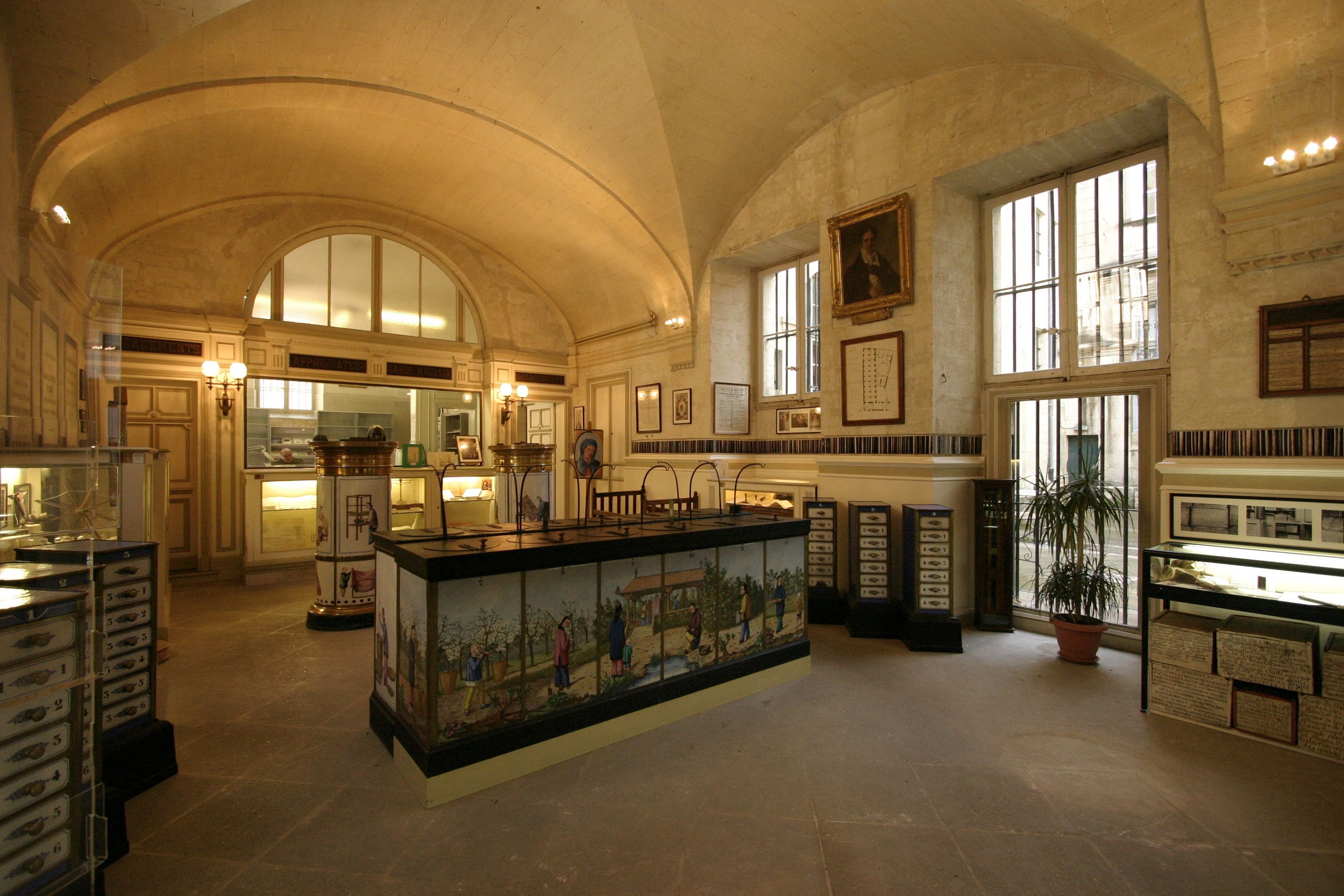 RUE SALUCES AVANT LES ARCHIVES : LE MONT-DE-PIÉTÉ
CONFÉRENCES FLASH DANS LE MUSÉE