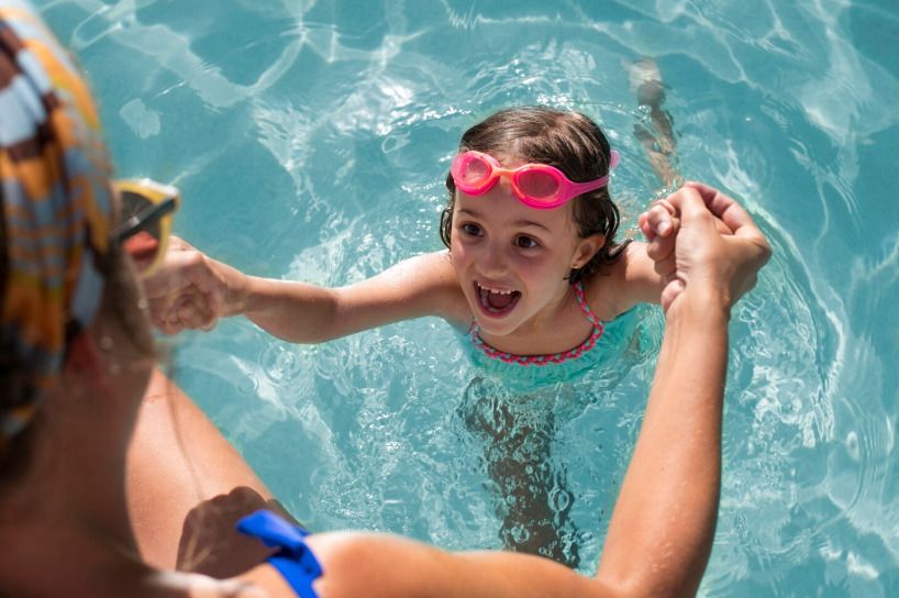 Piscine - à partir de 8 ans.