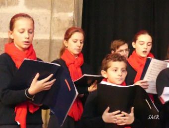 Les petits chanteurs de la trinité chantent Noël