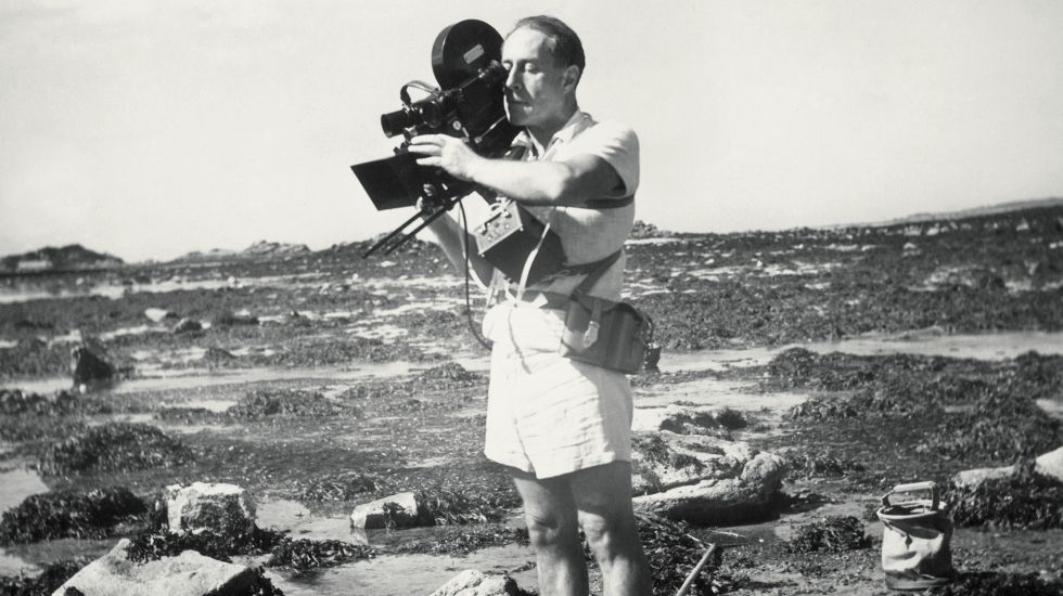 Entre la Bretagne et Paris, Jean Painlevé a passé sa vie à vulgariser la science à travers le cinéma. Retour sur le parcours d’un anticonformiste résolument moderne.