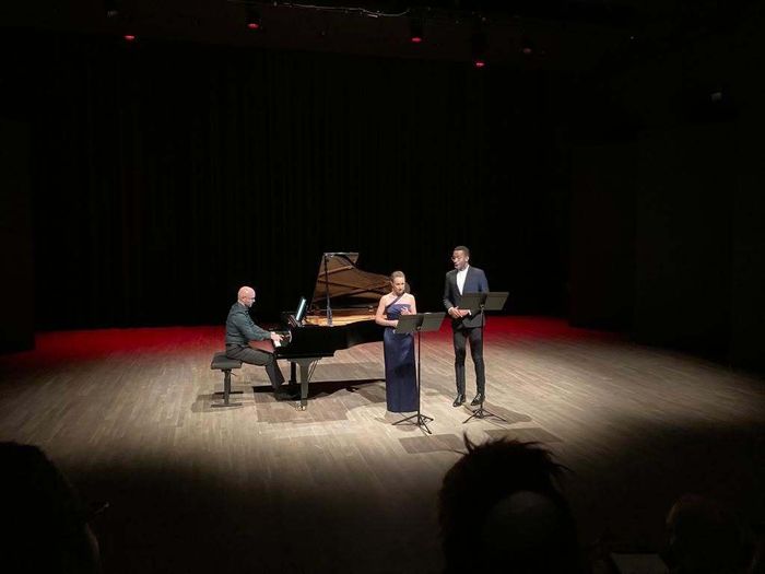 Cette journée met à l'honneur les accompagnateur.ices au piano, un métier exigeant, fondé sur le dialogue, l'adaptation et le plaisir de faire de la musique ensemble.