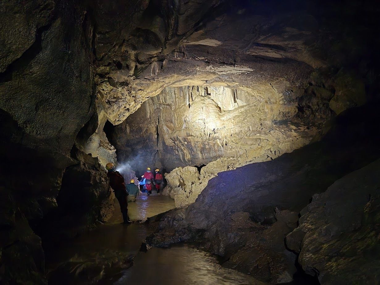 Visite de la grotte du Chaland