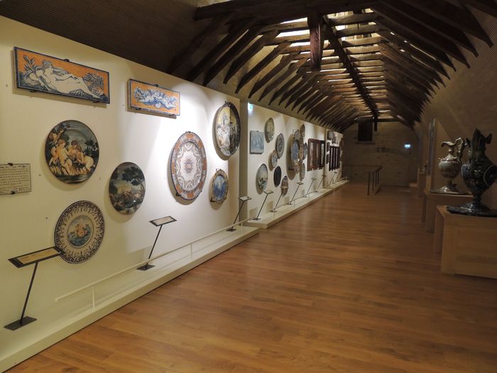 Visite guidée - De verre et de faïence, mille éclats au musée