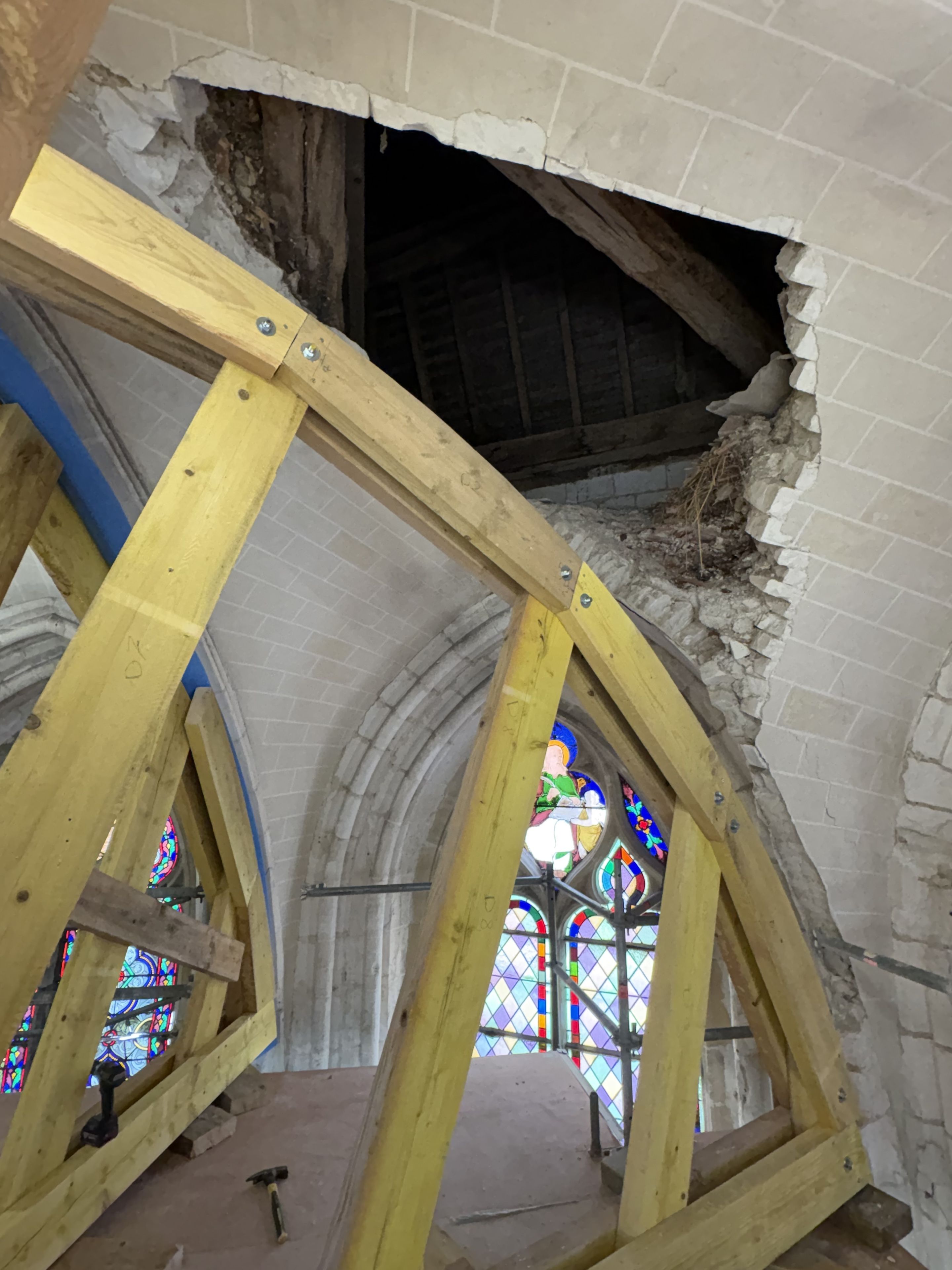 Eglise Saint-Pierre d'Ault : regard sur un patrimoine en danger
