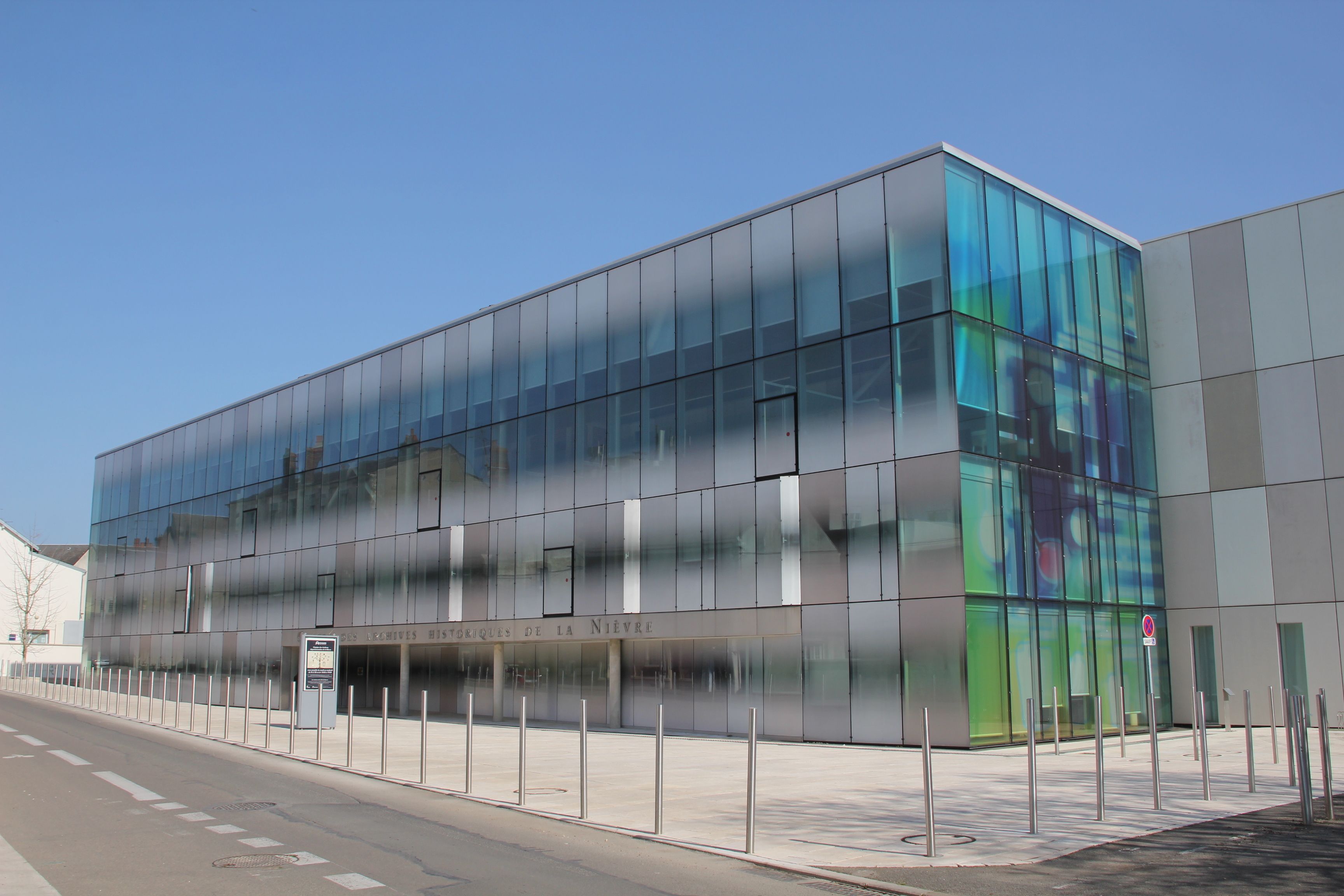 Derrière les murs des Archives
