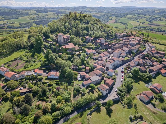 Visite commentée à deux voix « Usson, son église et ses œuvres d’art : toute une histoire ! »
