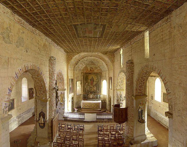 Visites commentées de l'église romane de Vic d'Oust et de son histoire à travers les siècles.